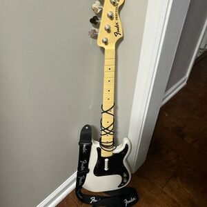 Fender Kids Guitar in White and Black